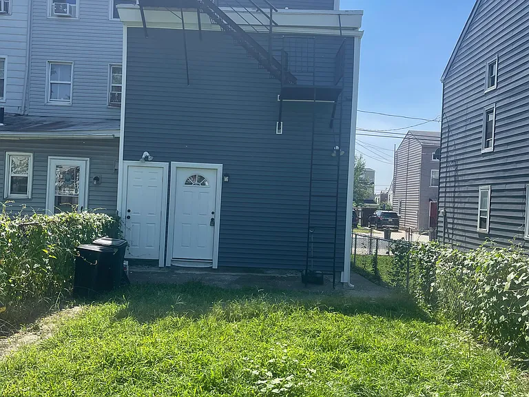319 Mercer St #B — Photo 17