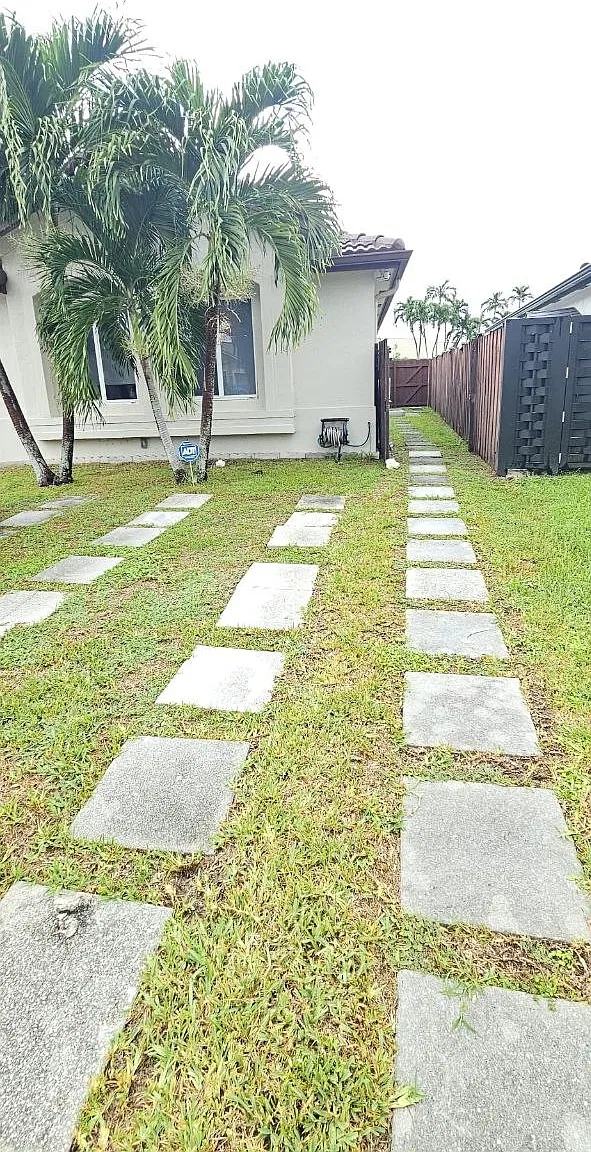 NW 128th Ct, Miami — Photo 1