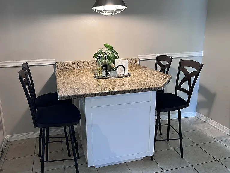 823 Robson Pl — Photo 8