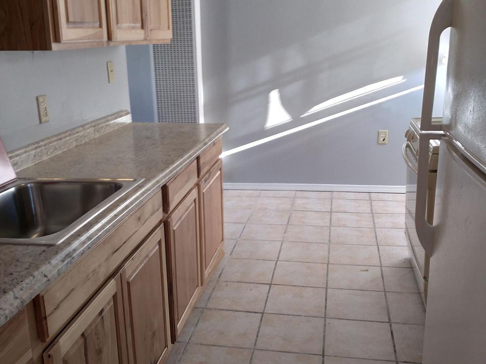 2nd image of 610 Clifton Dr