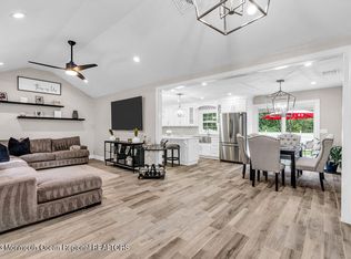 209 Oak Ln, Manchester, NJ 08759