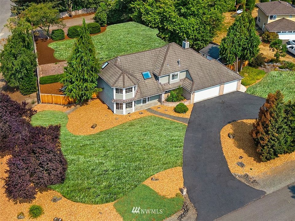Sunset Valley Farms charming house. Level corner lot, tile roof, circular driveway, separate shed, 4 bedrooms with den/office, 2.5 bath, 3 car garage.