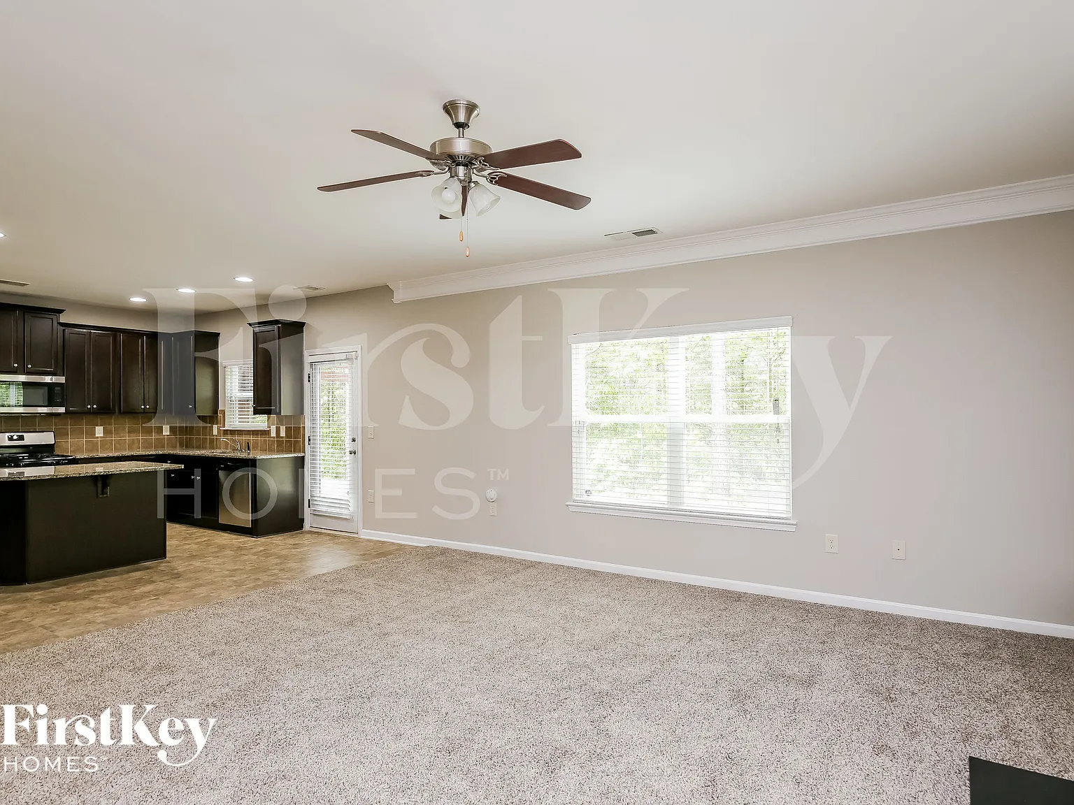 4 bed, 2.5 bath, 2376 sqft, $2,705 — Photo 4