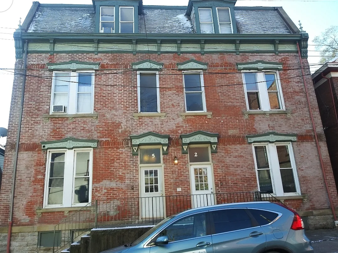 2 bed, 975 sqft, $1,370 — Photo 1
