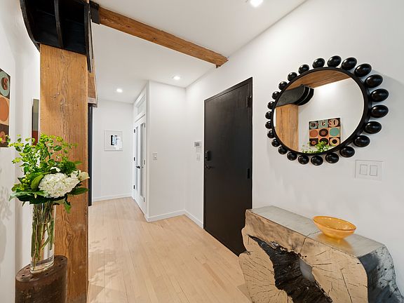 5th image of 811 W Aldine Ave APT 6S
