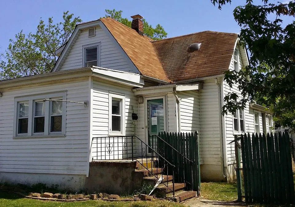 Seeley Ave