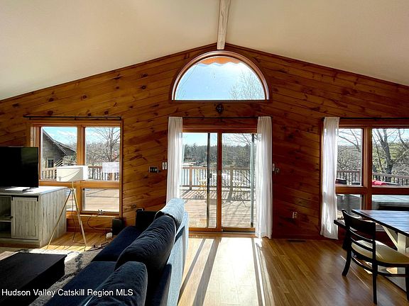 3rd image of 1367 Sleepy Hollow Road