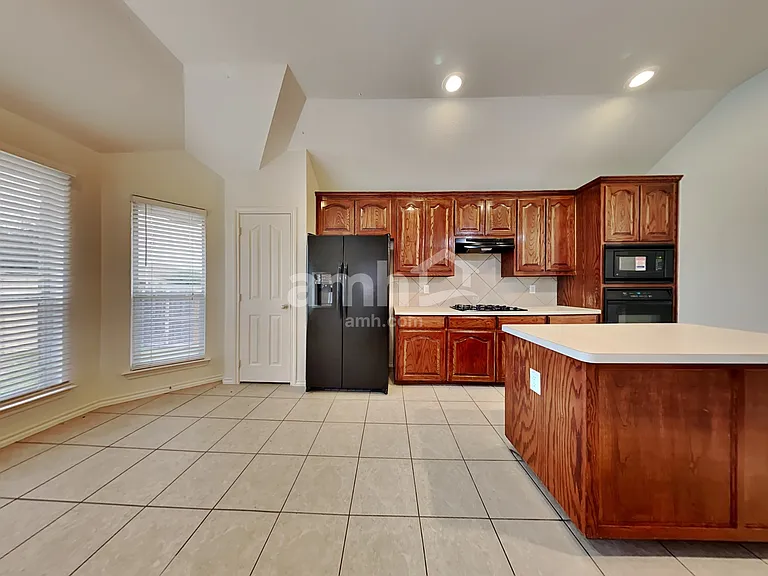 5745 Ozark Dr — Photo 4