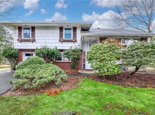 8 Echo Ridge Rd, Airmont, NY 10952