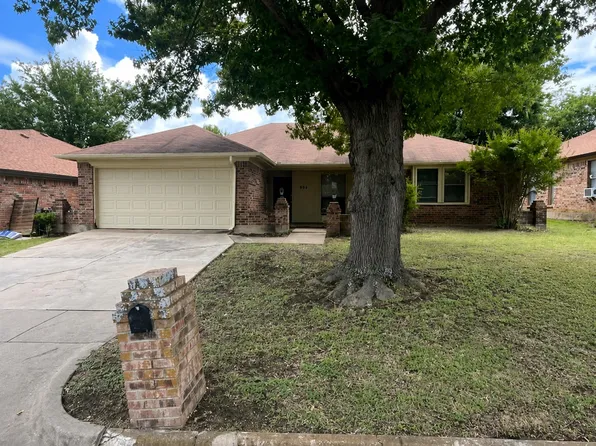 934 Robinwood Dr, Arlington, TX 76017