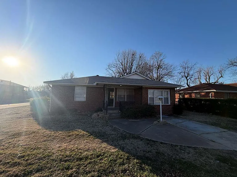 4401 N Rockwell Ave — Photo 13