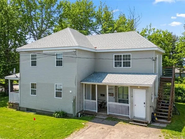 490 Golf St, Bathurst, NB E2A 2K7