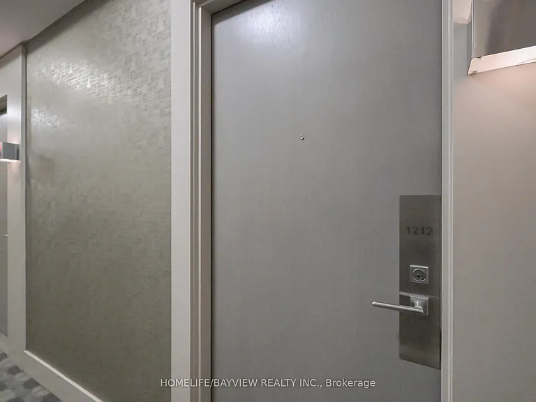 7167 Yonge St #1212 — Photo 9