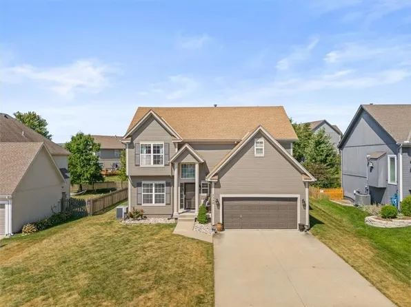 2340 SW Feather Ridge Rd, Lees Summit, MO 64082