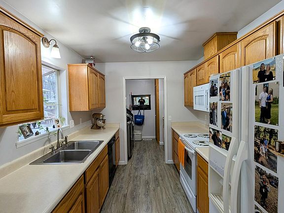 3rd image of 898 Williamson Loop