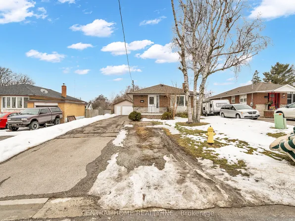 1118 Athol St, Whitby, ON L1N 4A7