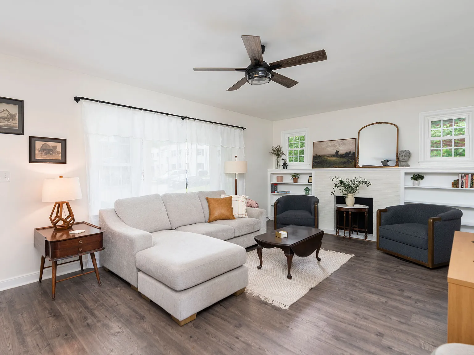2 bed, 1044 sqft, $1,775 — Photo 2