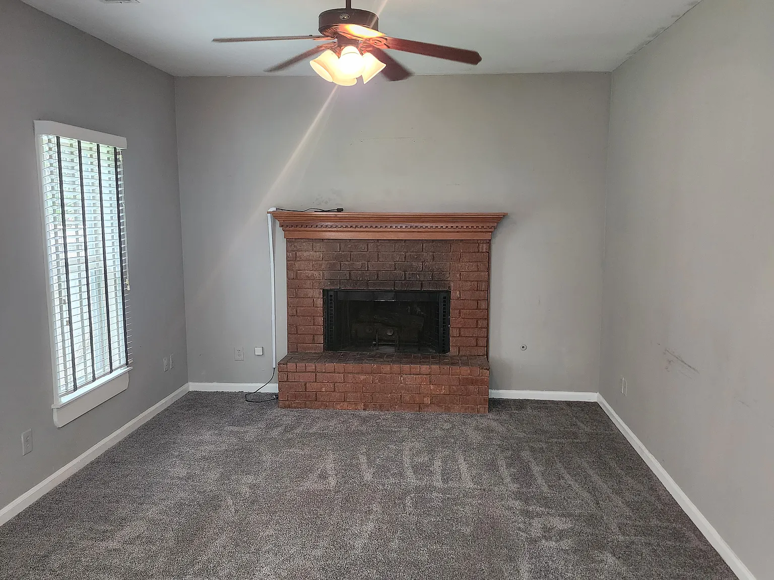 5 bed, 4000 sqft, $2,200 — Photo 2