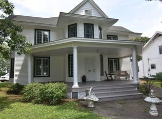 816 N Main St, Carrollton, MO 64633