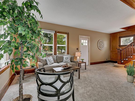 5th image of 202 14th Ave S