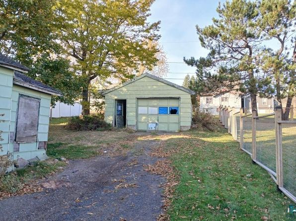 325 5th St, Proctor, MN 55810