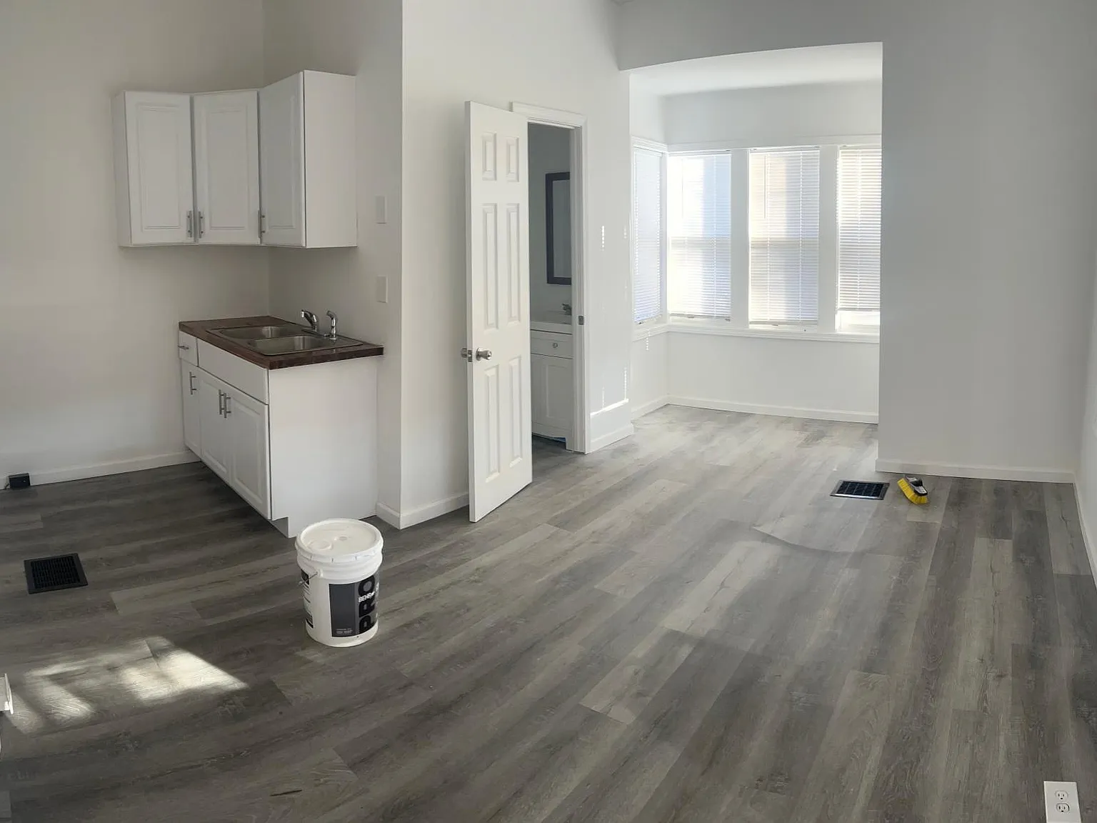 433 S Warman Ave — Photo 2