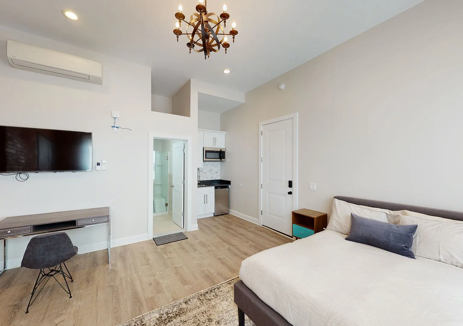Furnished Studio Minutes from Yale Campus — Photo 3
