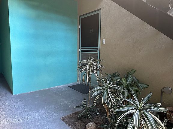 4th image of 1361 N Laurel Ave #10