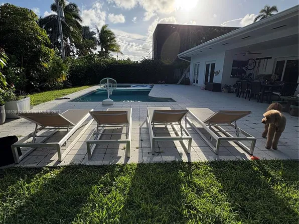 1990 NE 197th Ter, Miami, FL 33179