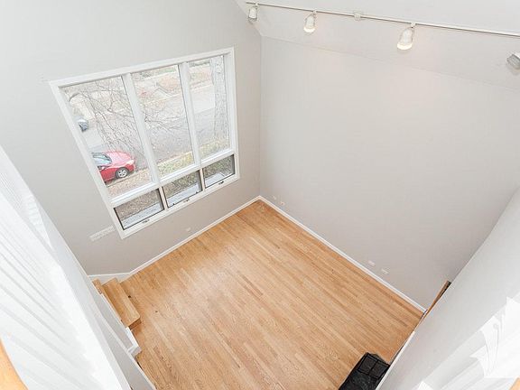 5th image of 1931 W Newport Ave #2