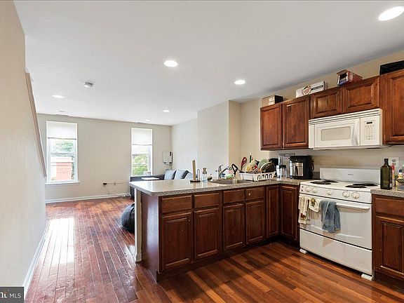 5th image of 1418 Willington St #A