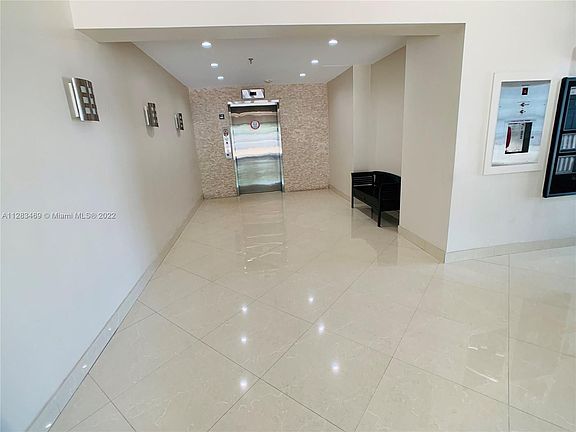 3rd image of 555 NE 30th St APT 202