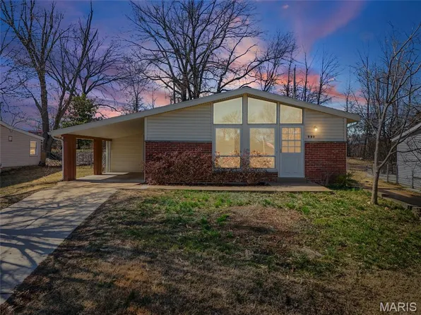 939 Oak Ridge Ave, Saint Louis, MO 63126