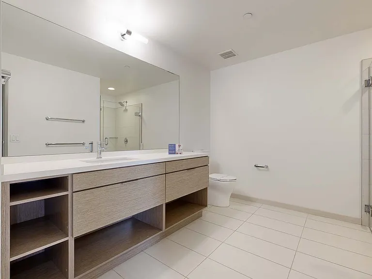 3033 Wilshire — Photo 74