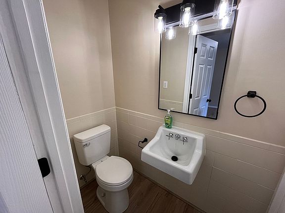 5th image of 131 Shenandoah Ave #104