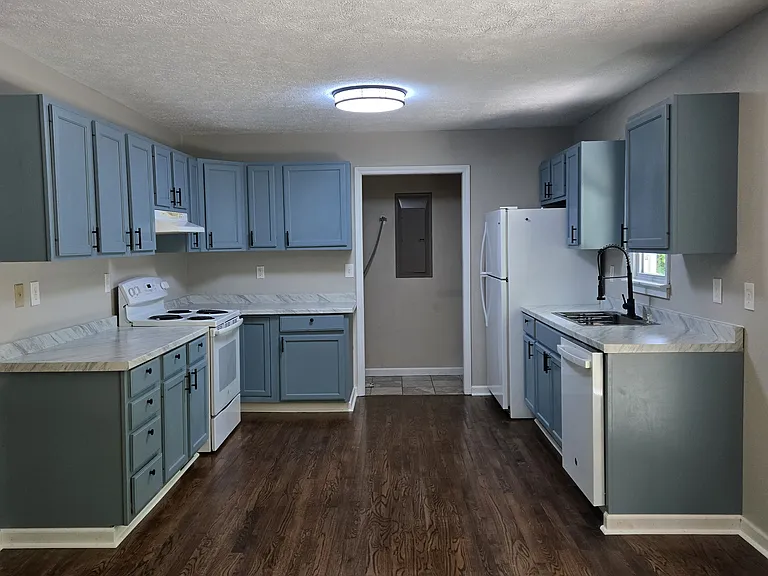 800 Sutton Mill Rd — Photo 2
