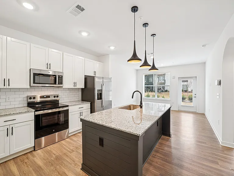 Colina Hillside — Photo 102