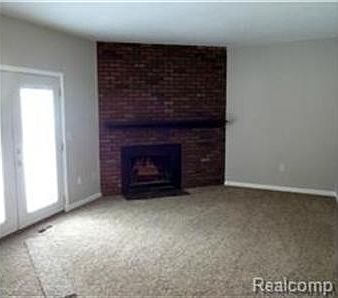 3rd image of 33735 Cadillac St