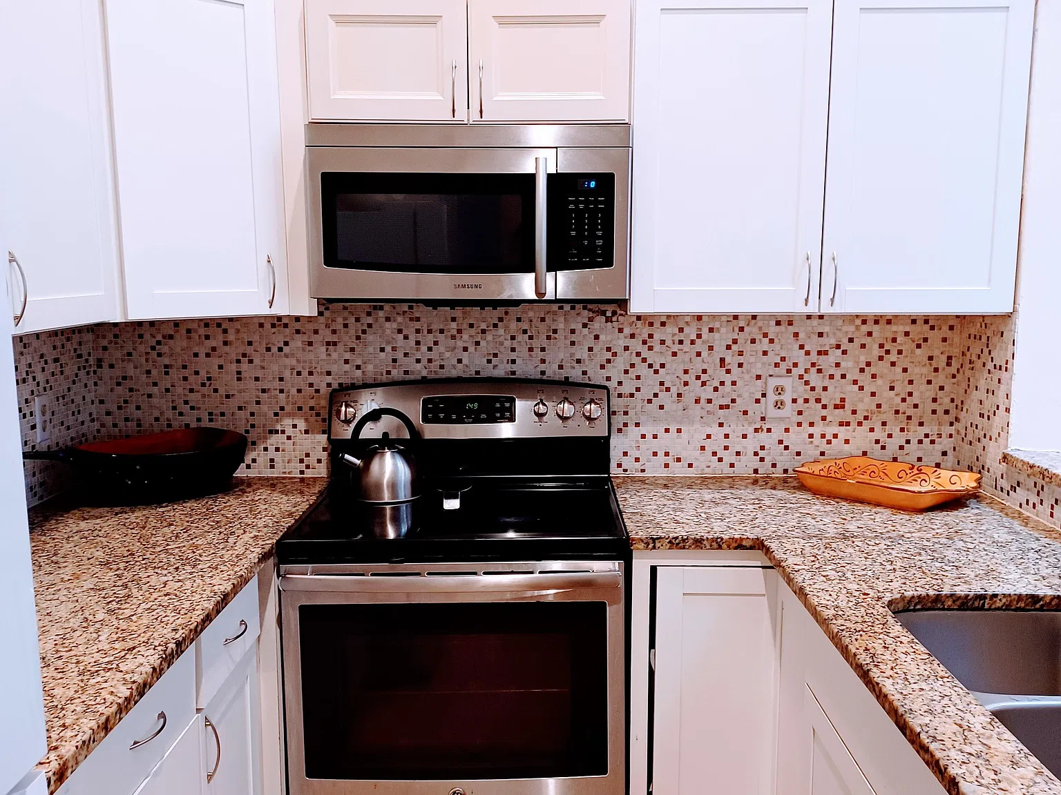 3 bed, 2.0 bath, 1292 sqft, $5,500 — Photo 4