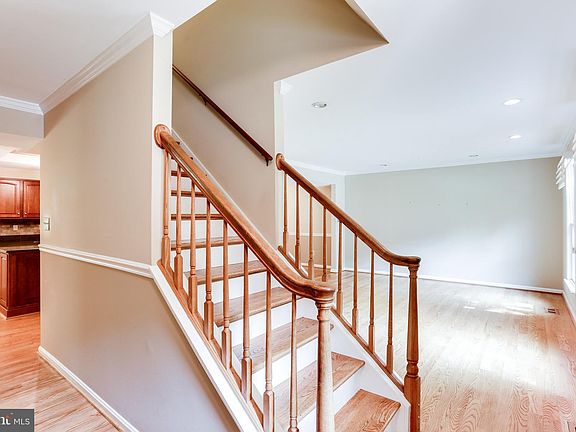 3rd image of 258 Claremont Ct