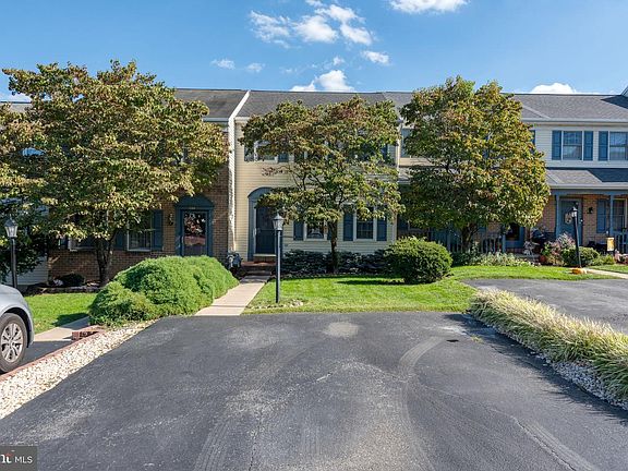 3rd image of 130 Robin Hill Cir
