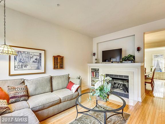 Morning 'Room w/gas Fireplace