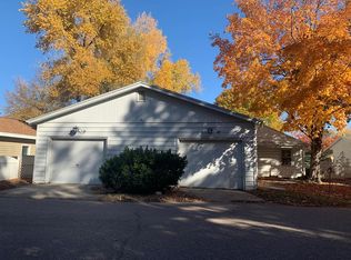 11 Kuester Lk, Grand Island, NE 68801
