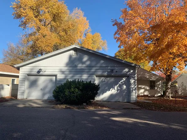 11 Kuester Lk, Grand Island, NE 68801
