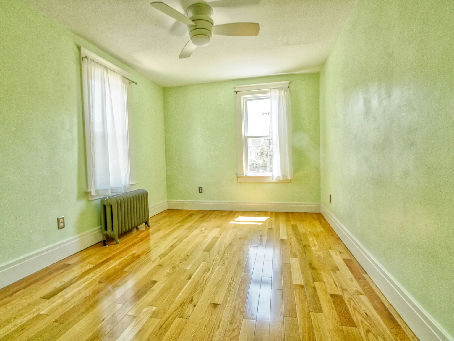 2 bed, 1.5 bath, 1550 sqft, $2,300 — Photo 4