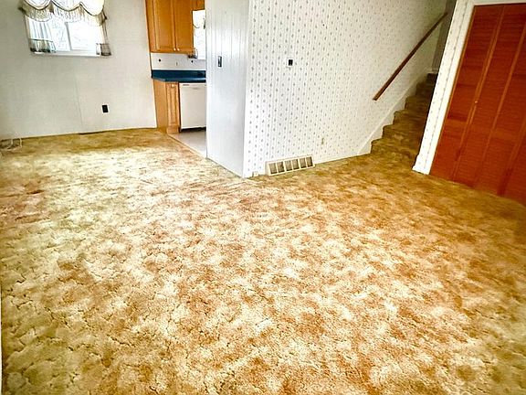 4th image of 800 Leonard Dr
