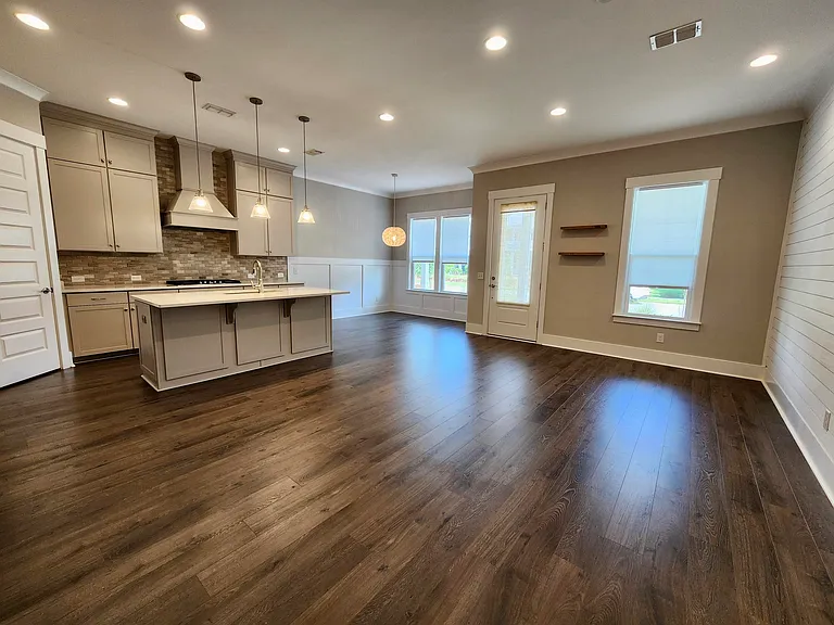 3132 Sturbridge Rd — Photo 2