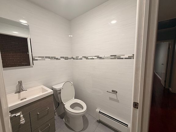 2nd image of 218 Allen Ave Floor 2