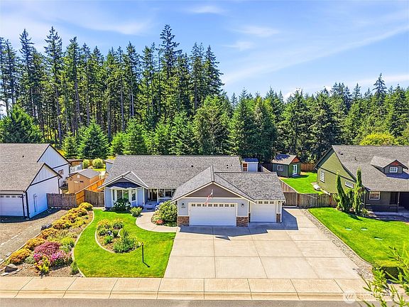 2nd image of 408 Raintree Loop Court SE