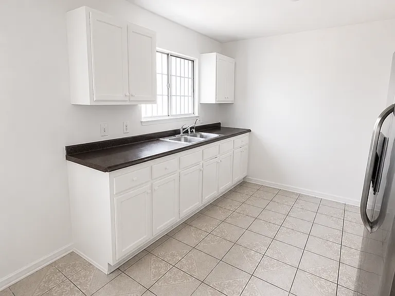 3321 W 63rd St — Photo 2